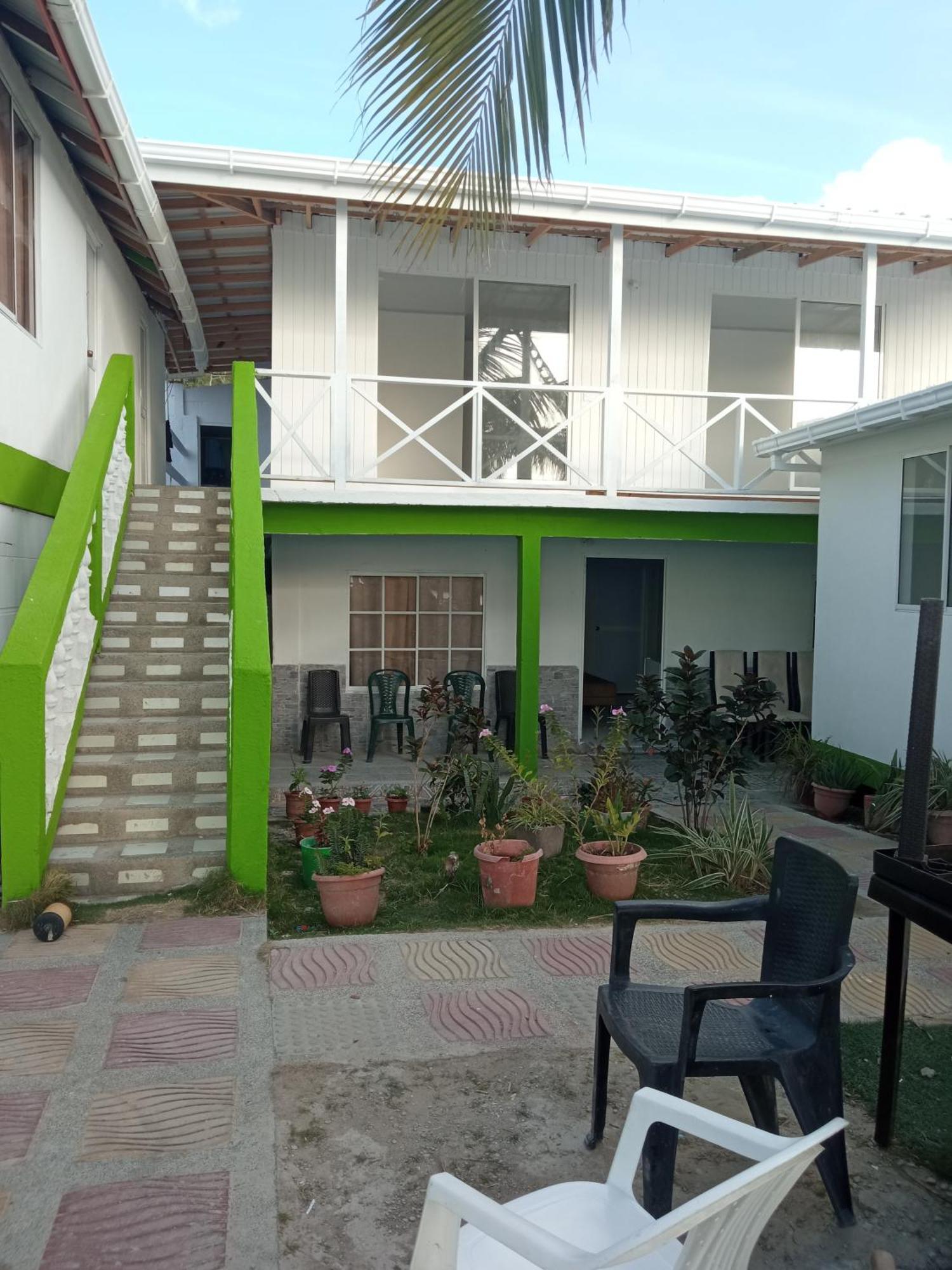 Posada Valerie Hotel Archibolds Bagian luar foto