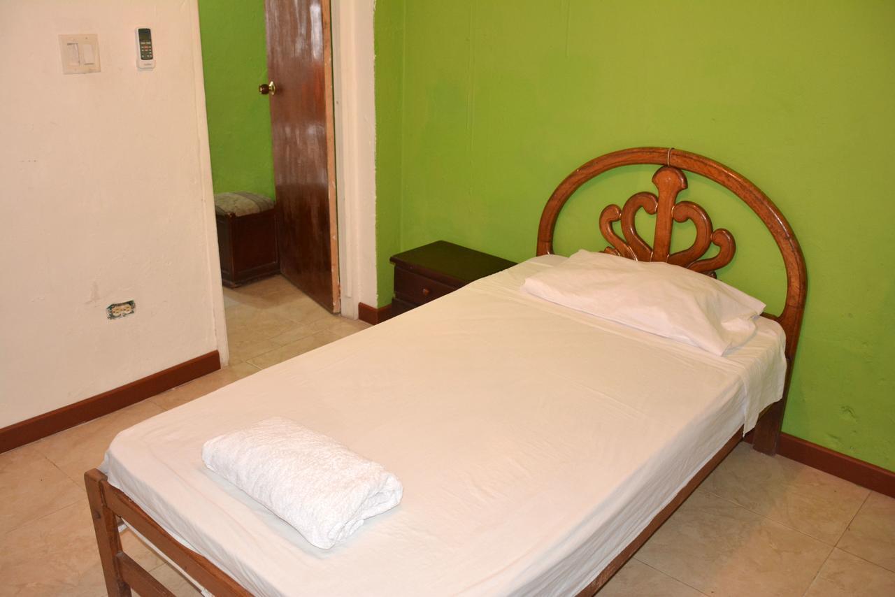 Posada Valerie Hotel Archibolds Bagian luar foto