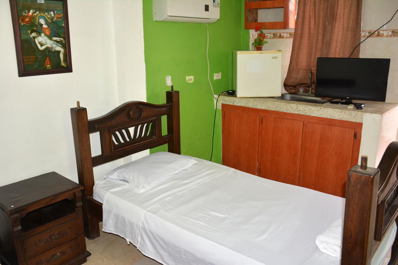 Posada Valerie Hotel Archibolds Bagian luar foto