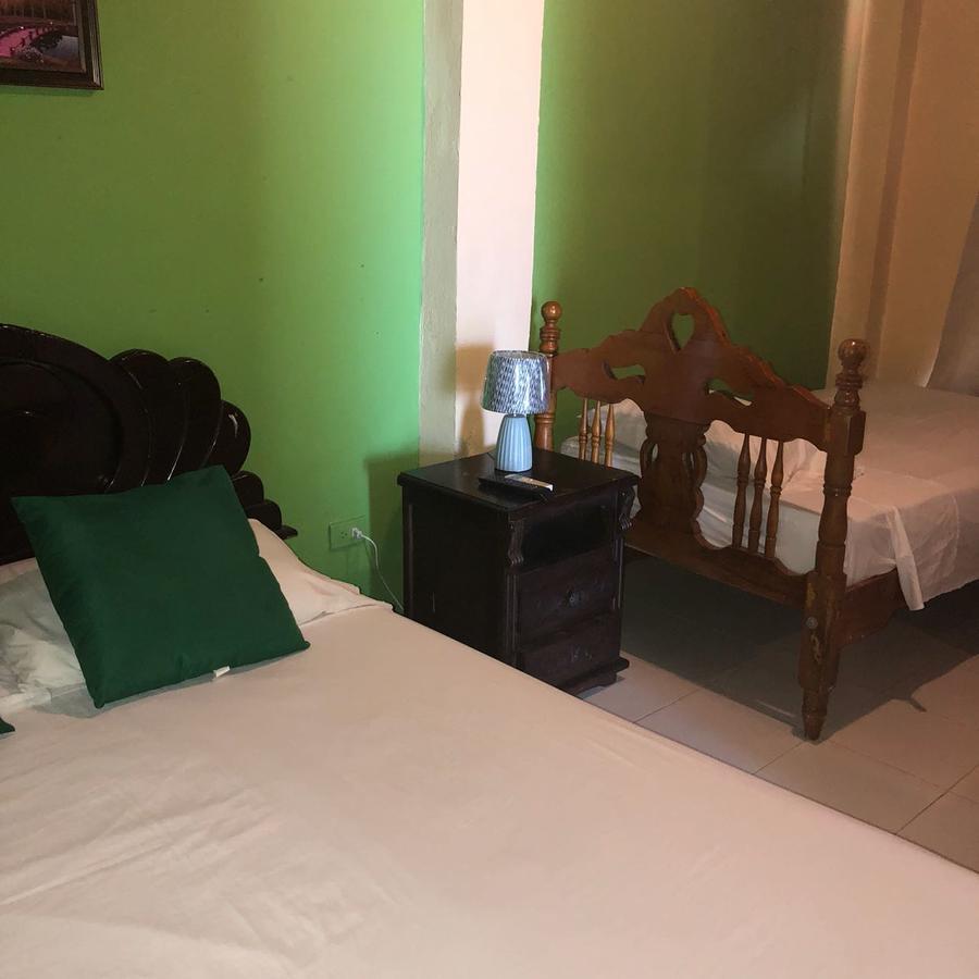 Posada Valerie Hotel Archibolds Bagian luar foto