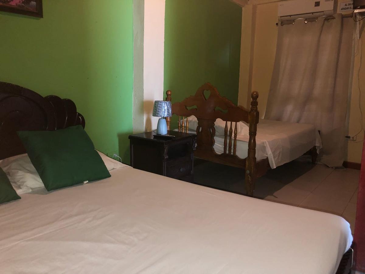 Posada Valerie Hotel Archibolds Bagian luar foto
