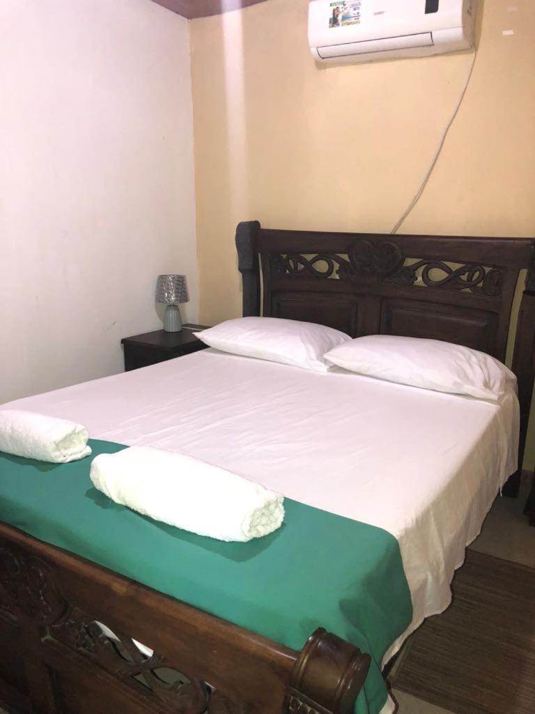 Posada Valerie Hotel Archibolds Bagian luar foto