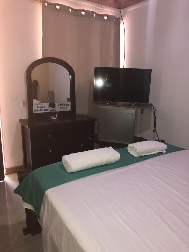 Posada Valerie Hotel Archibolds Bagian luar foto