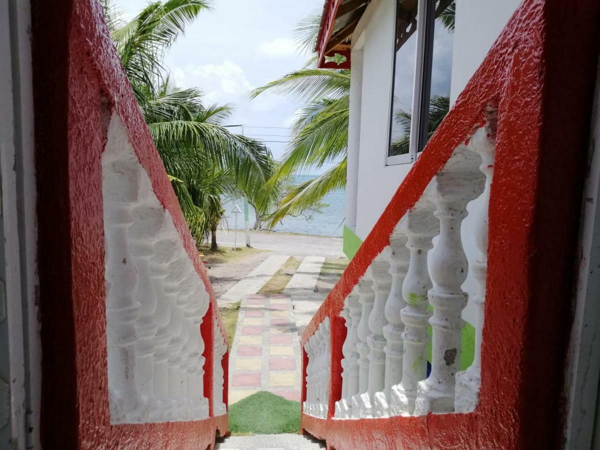 Posada Valerie Hotel Archibolds Bagian luar foto