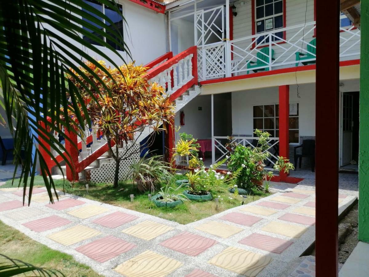 Posada Valerie Hotel Archibolds Bagian luar foto
